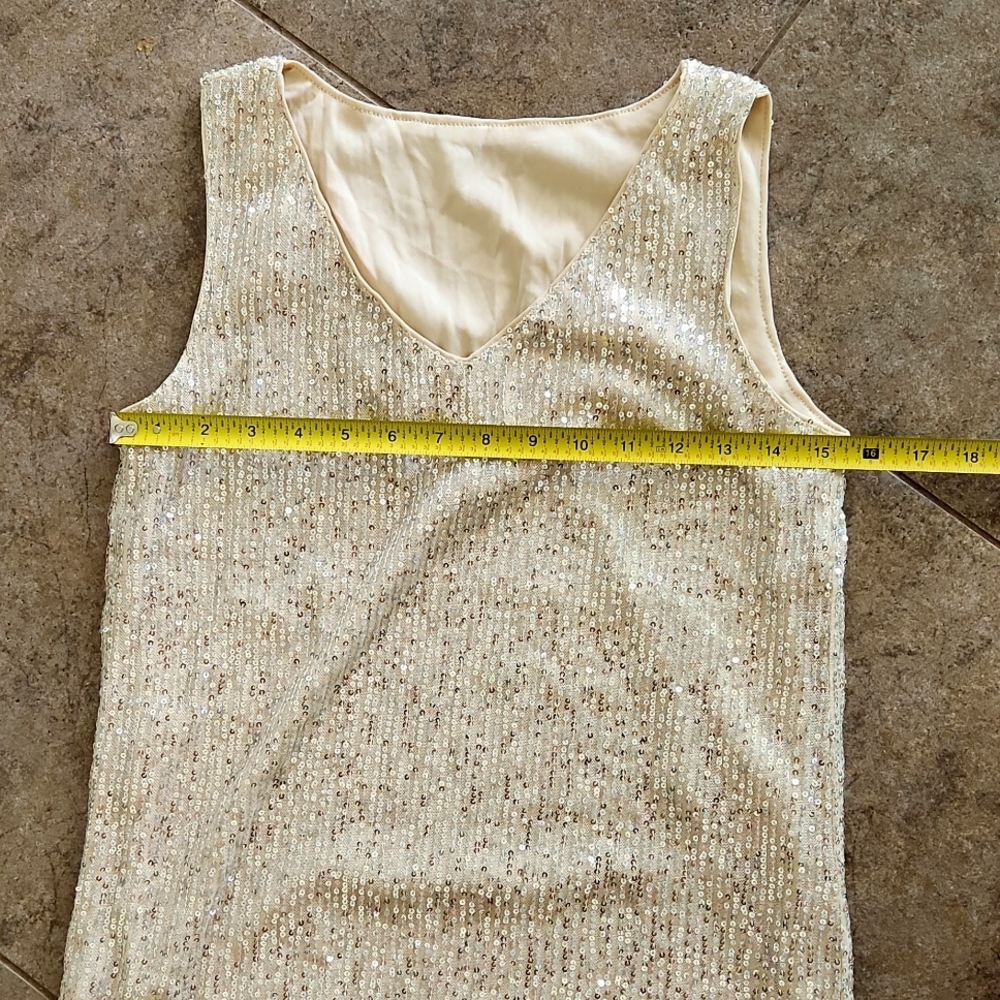 NWOT..Sequined top - Picture 4 of 7